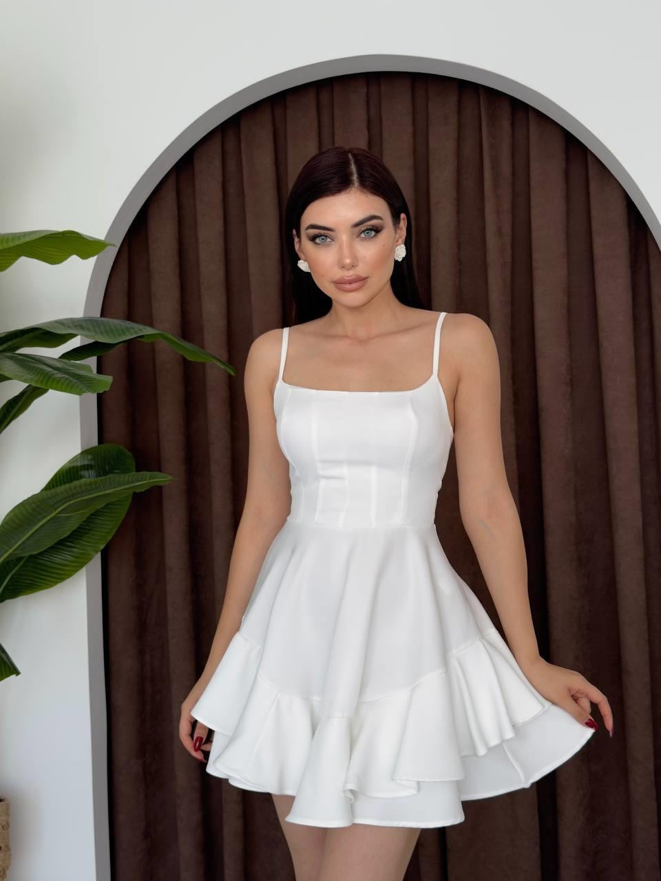 Rochie de bază cu bretele subțiri