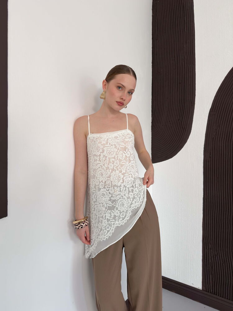 Bluză asimetrică din dantelă cu bretele - Crem | D2935 Topshow