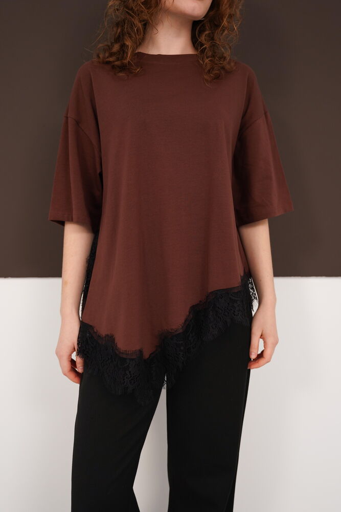Tricou cu guler rotund și detalii din dantelă, en-gros - Cafea | D3005 - Topshow