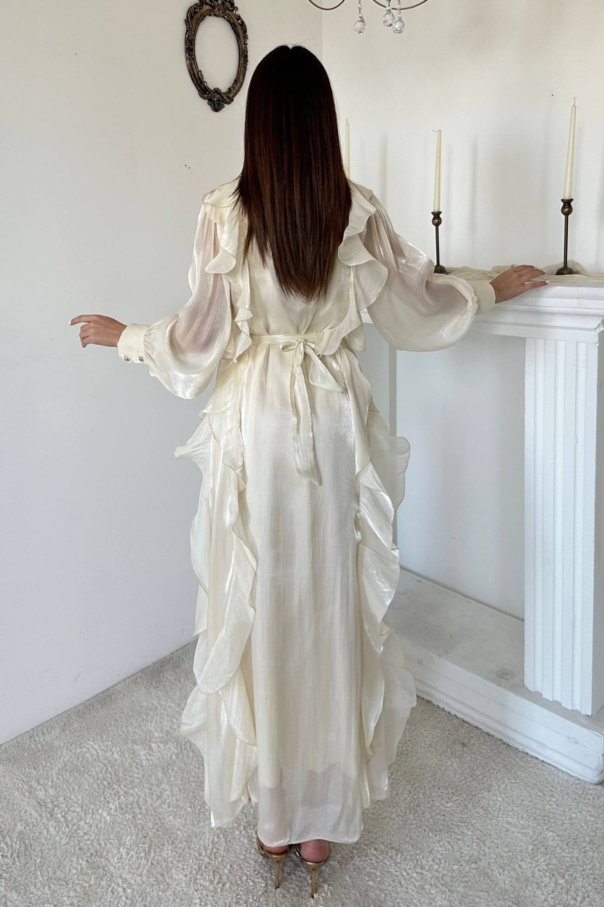 Off-white ruffled dress with buckle