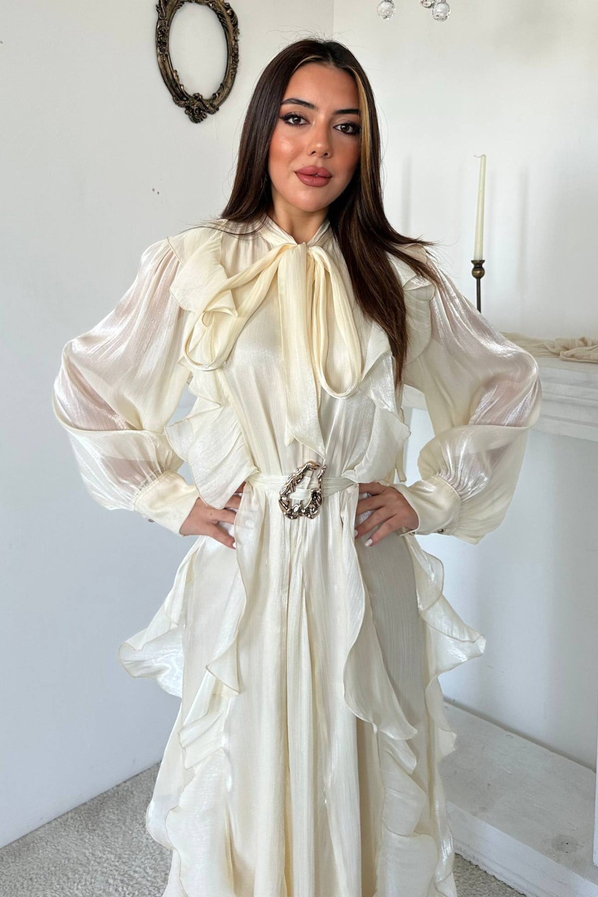 Off-white ruffled dress with buckle