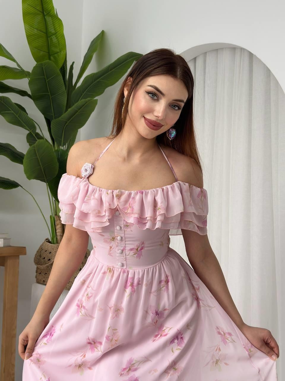 Rochie cu detalii florale științifice