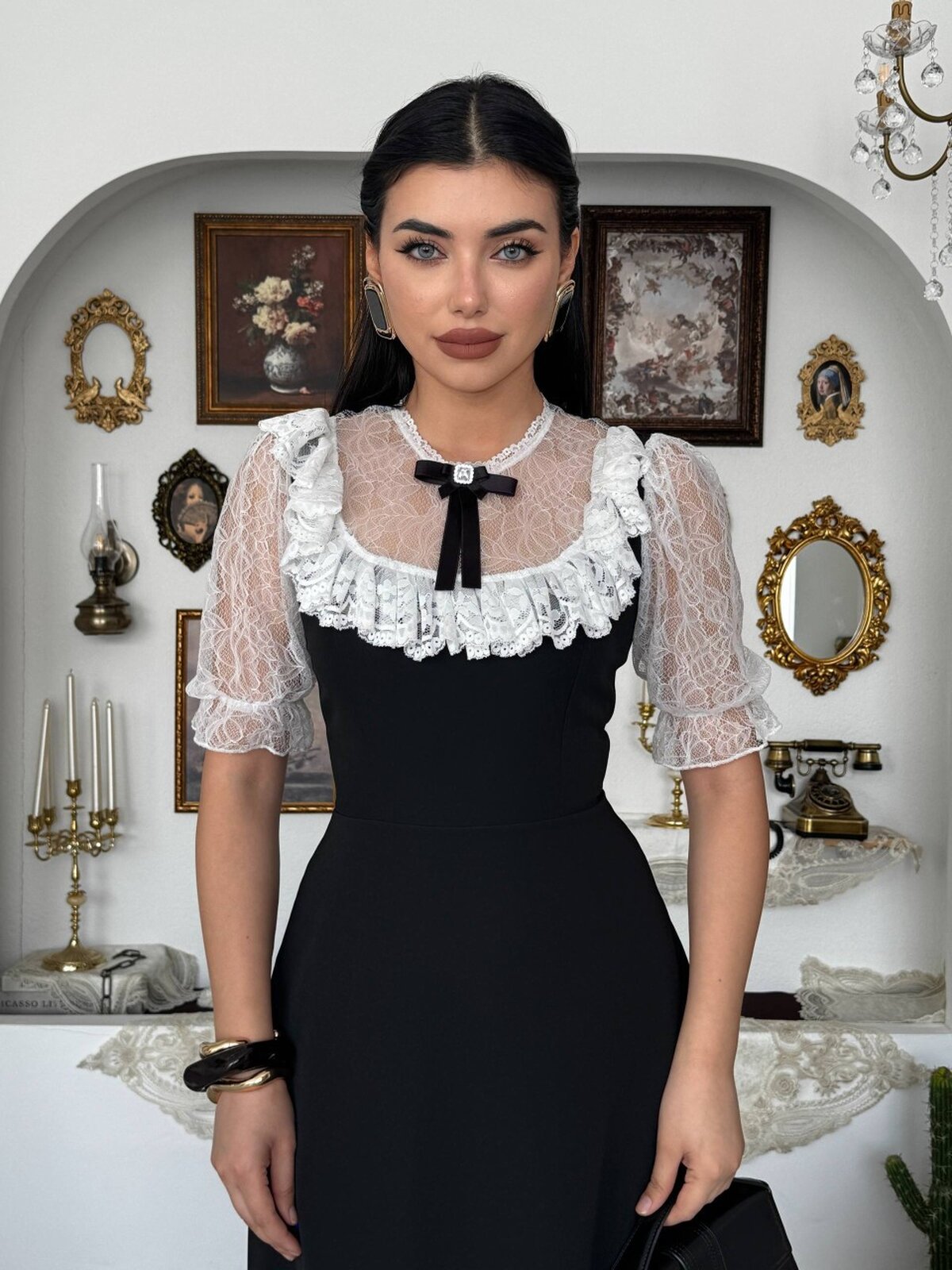 Rochie Esane cu detalii broșă