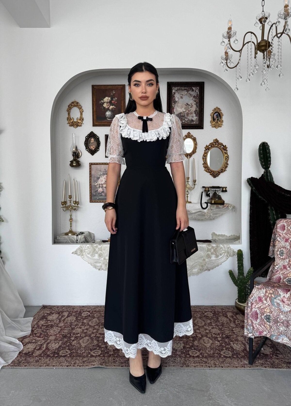 Rochie Esane cu detalii broșă