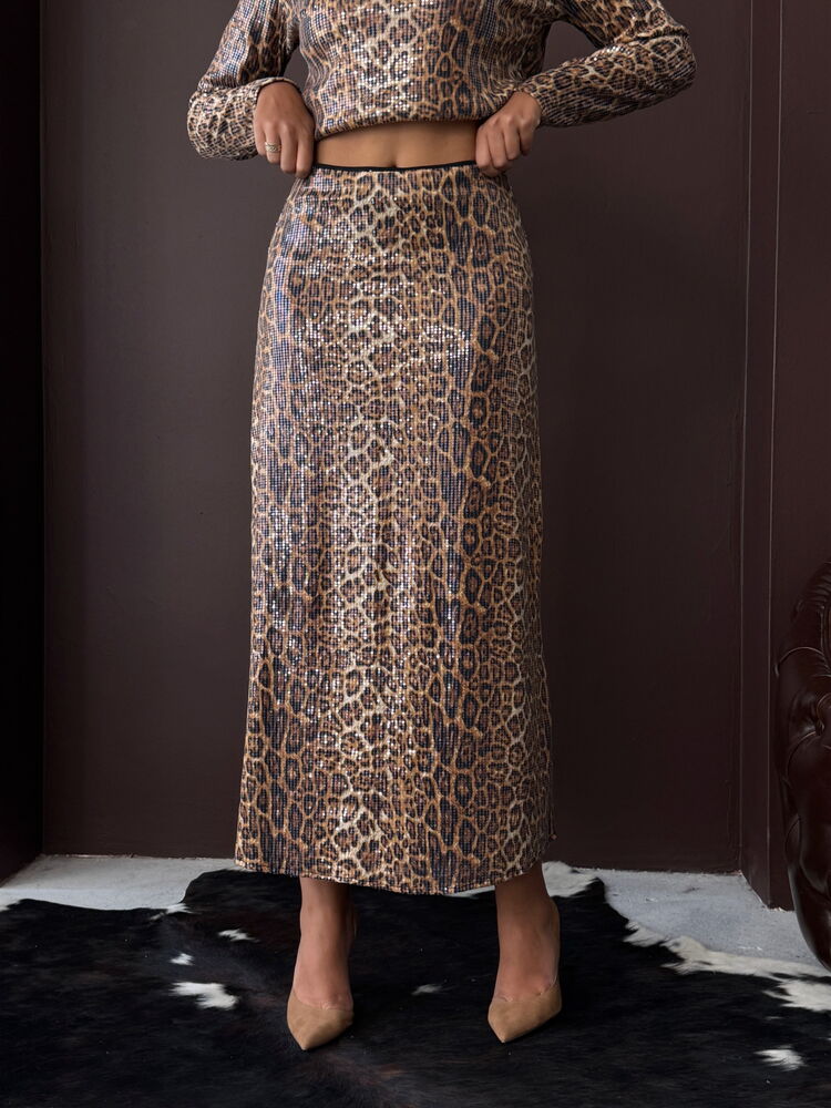 Topshow - Wholesale Trendy Leopard Print Skirt - From Day to Night Elegance - Dark Leopard