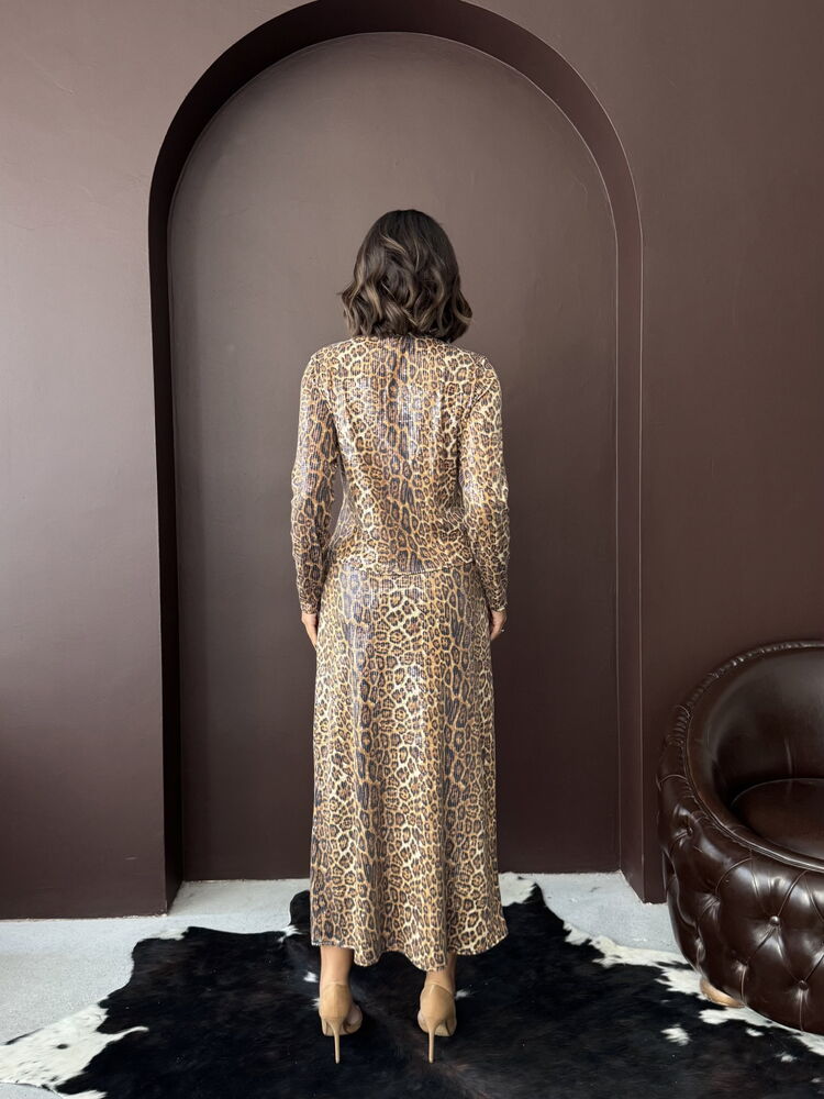 Topshow - Wholesale Trendy Leopard Print Skirt - From Day to Night Elegance - Dark Leopard