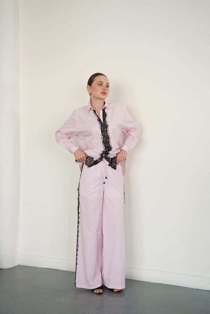 Pantaloni cu dungi și detalii de dantelă, en-gros - Roz | F2083 - Topshow