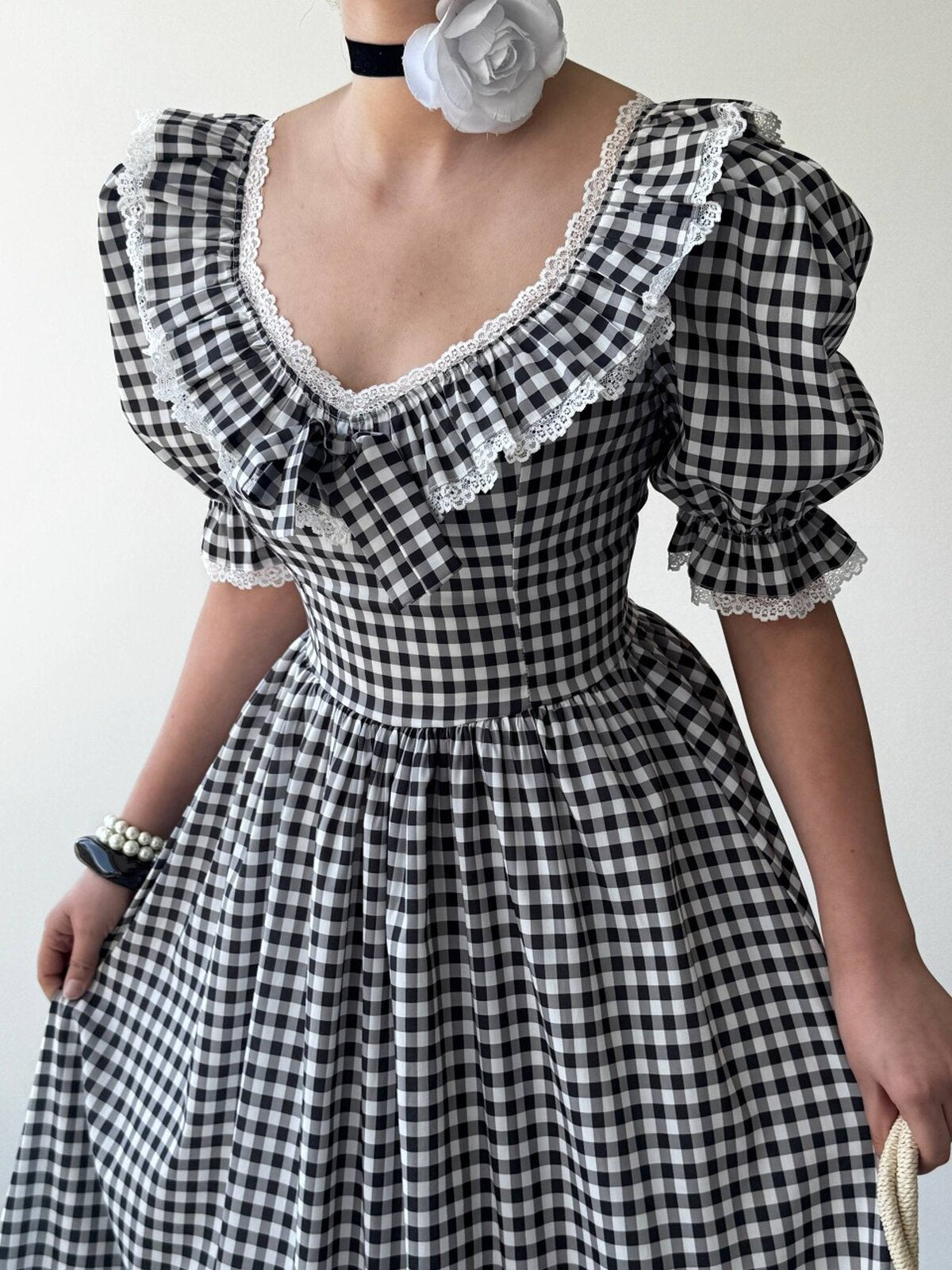 Rochie cu volane la guler Geun