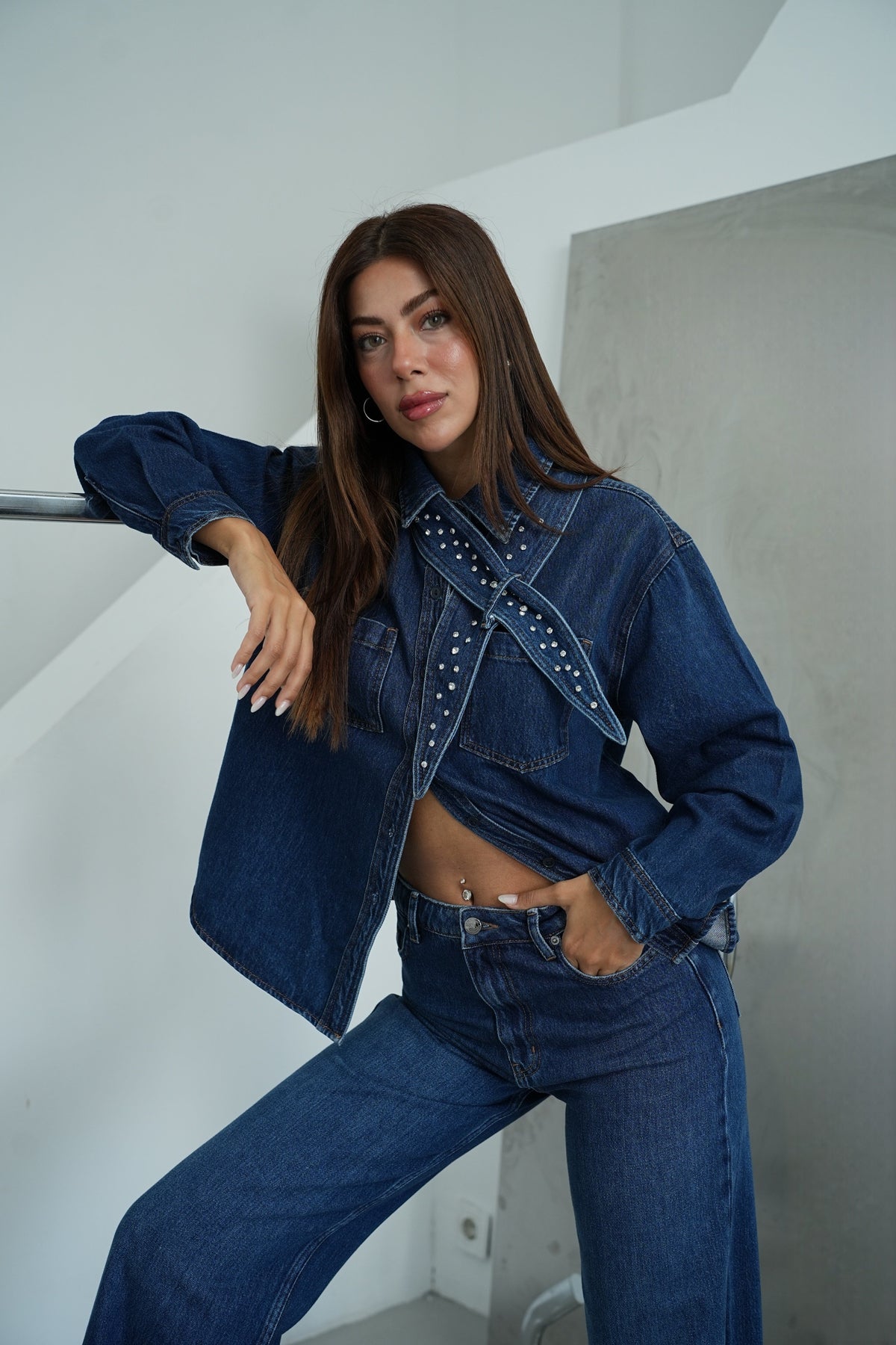 Yaka Çıkartılabilir Taş Detaylı Cep Detaylı Dark Blue Jean Gömlek