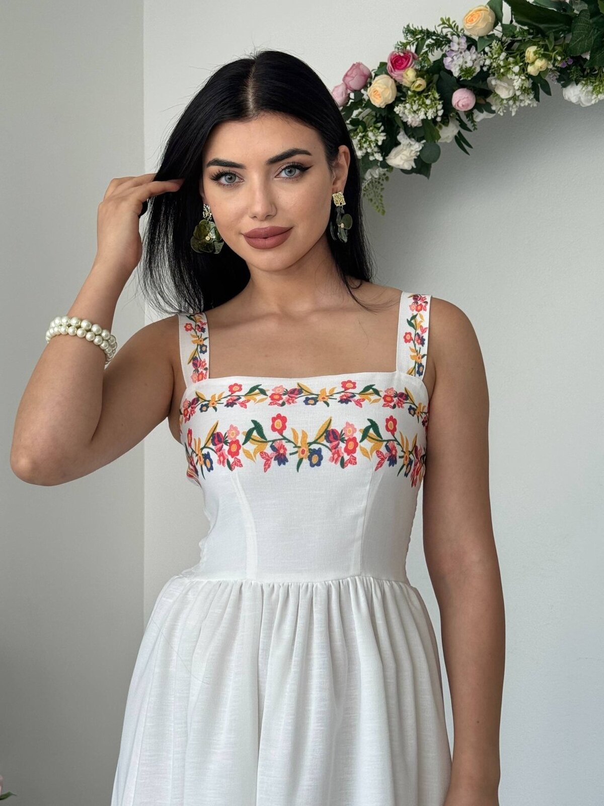 Juen Rochie cu Detalii Brodate