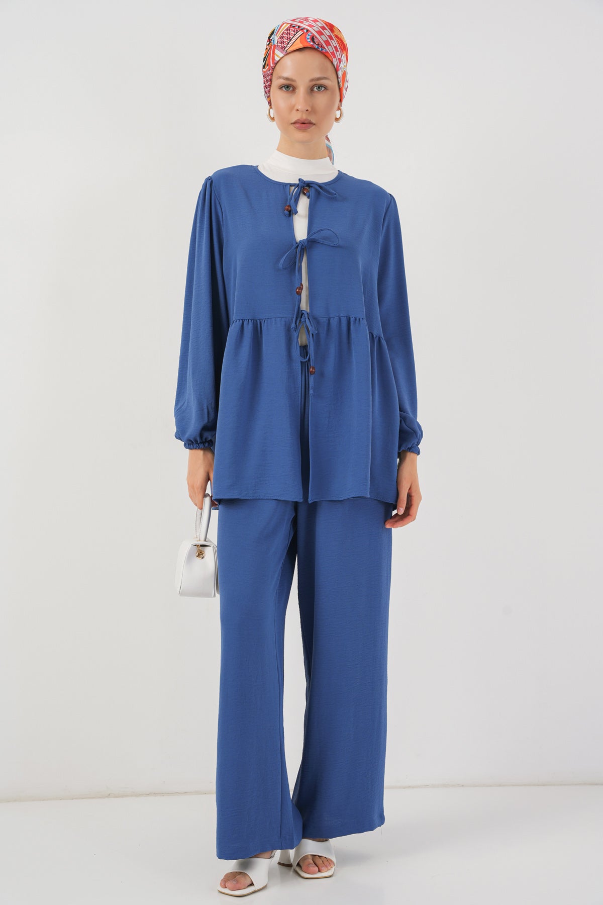 Set din Două Piese: Tunica cu Legătură Frontală și Pantaloni 6744 - Indigo