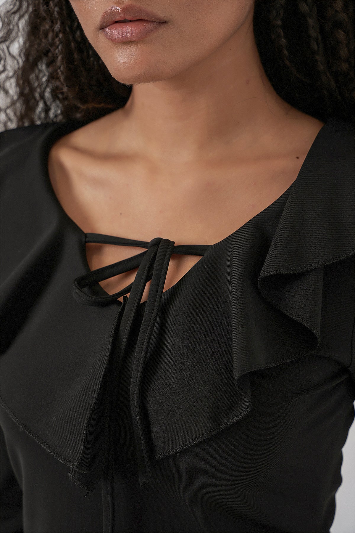 Bluză crop cu mâneci lungi pentru femei 979 - Negru