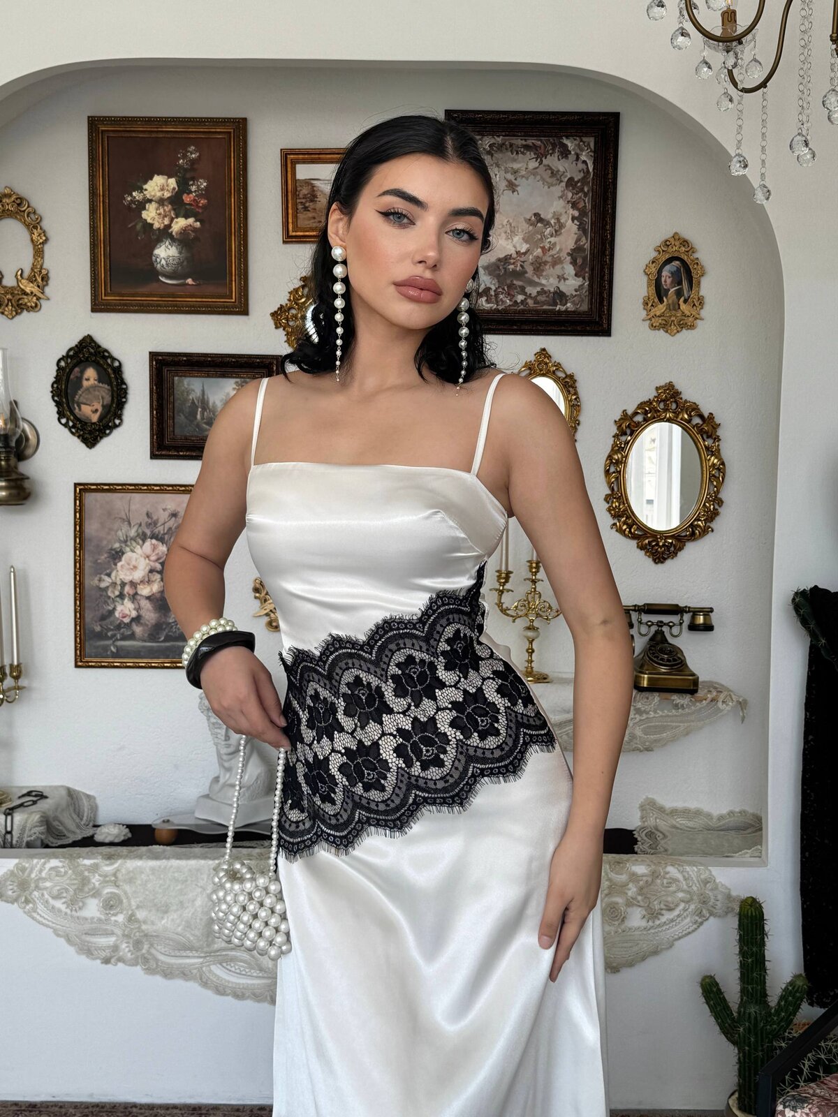 Lumes Paris Rochie cu detalii din dantelă