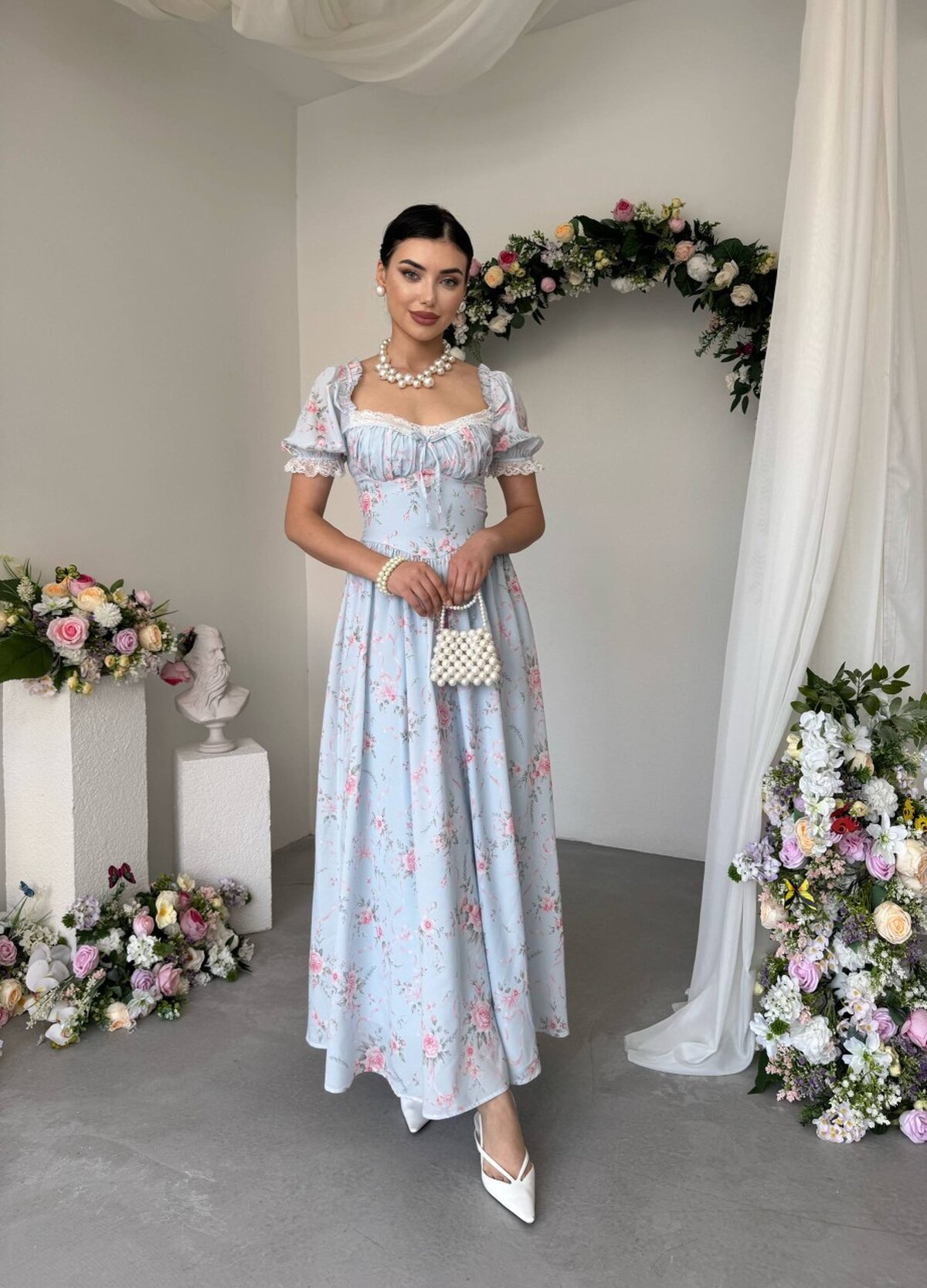 Rochie cu detalii din dantelă Munca