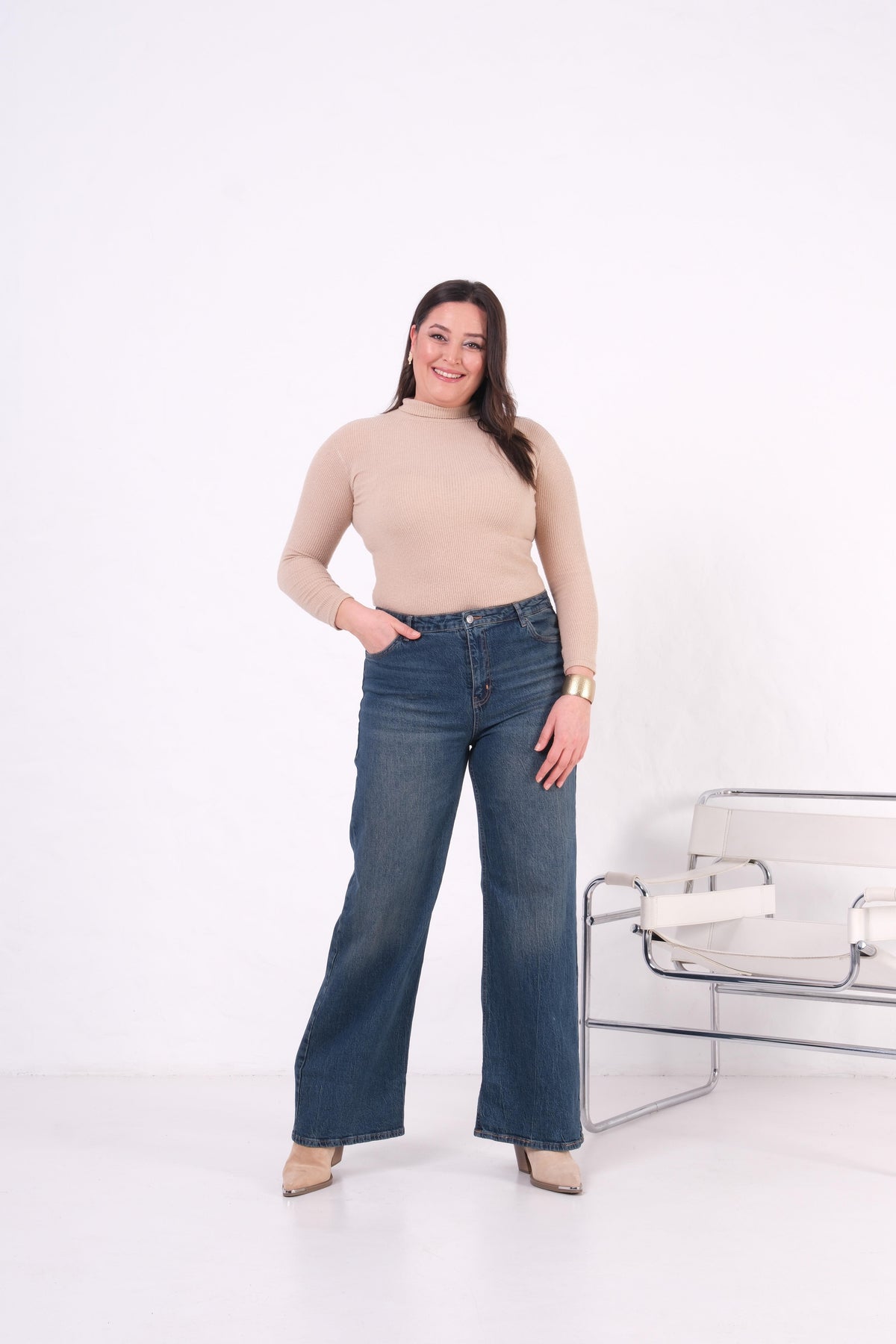 Pantaloni de blugi evazați cu talie înaltă, croială largă, nuanță cafea