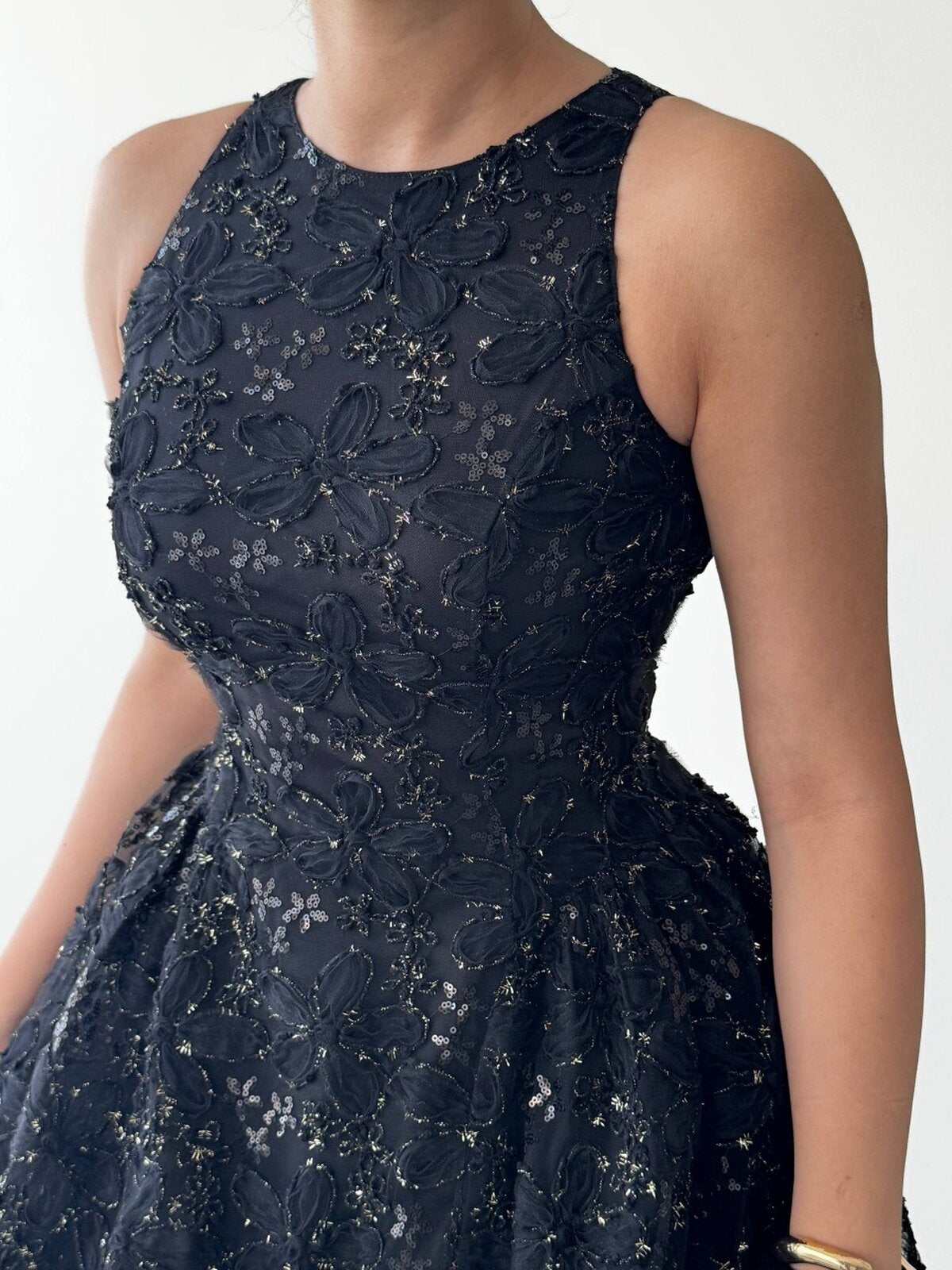 Rochie cu model floral ajurat