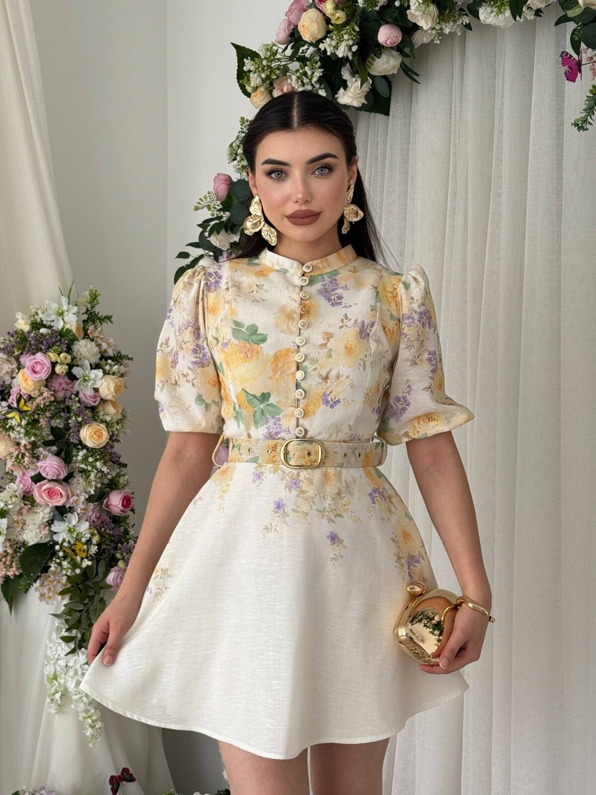 Rochie cu detalii la umeri și betelie