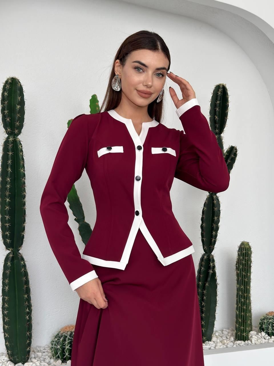 Costum Rax cu detalii nasturi