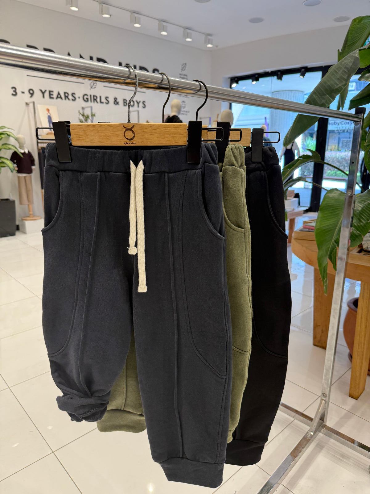 Çocuk Kavisli Cepli Jogger Pantolon | Bağcıklı Bol Kesim | 3–9 Yaş | 3 Renk | RG1790 - YEŞİL