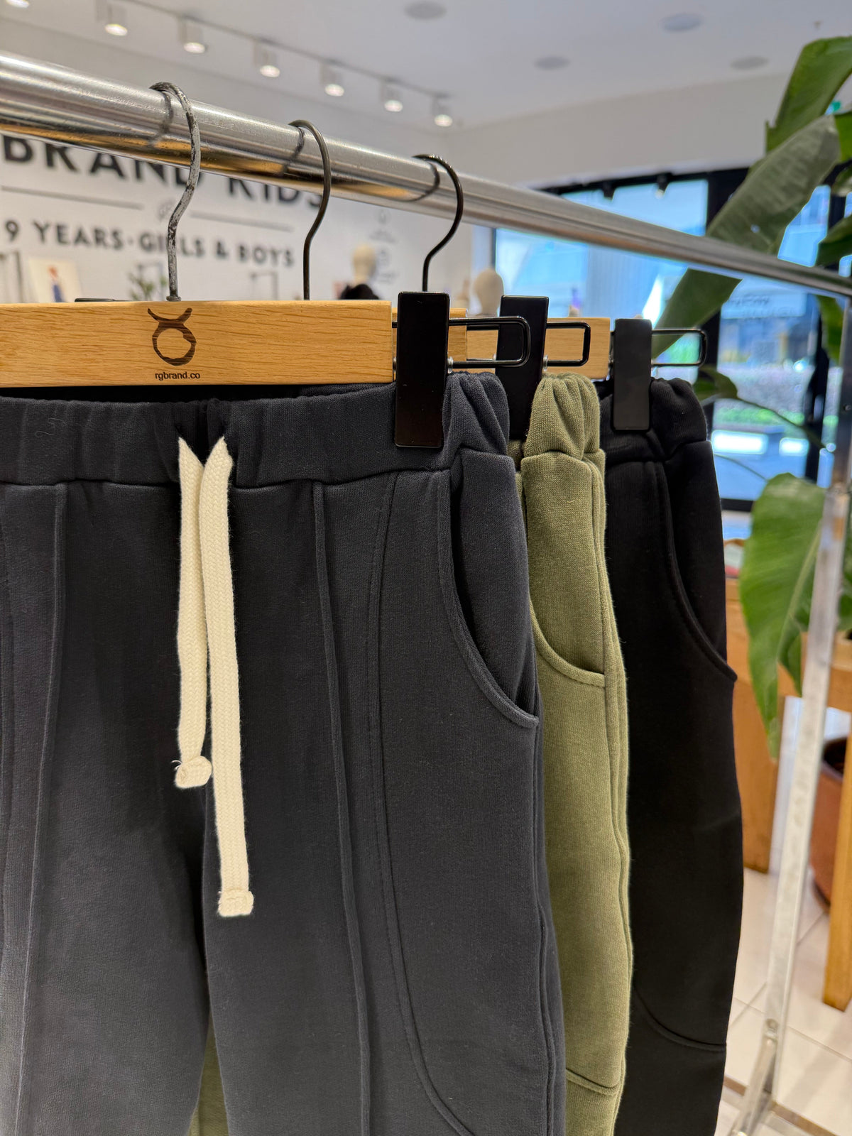 Çocuk Kavisli Cepli Jogger Pantolon | Bağcıklı Bol Kesim | 3–9 Yaş | 3 Renk | RG1790 - YEŞİL