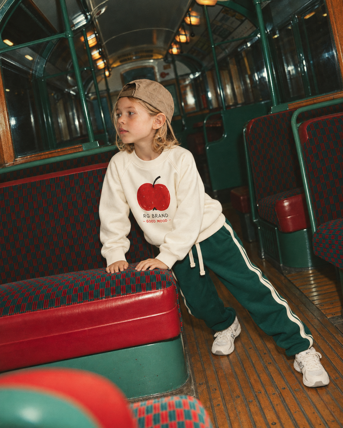 Çocuk Elma Figürlü Raglan Sweatshirt | 3–9 Yaş | 3 Renk | RG1794 - HAKİ