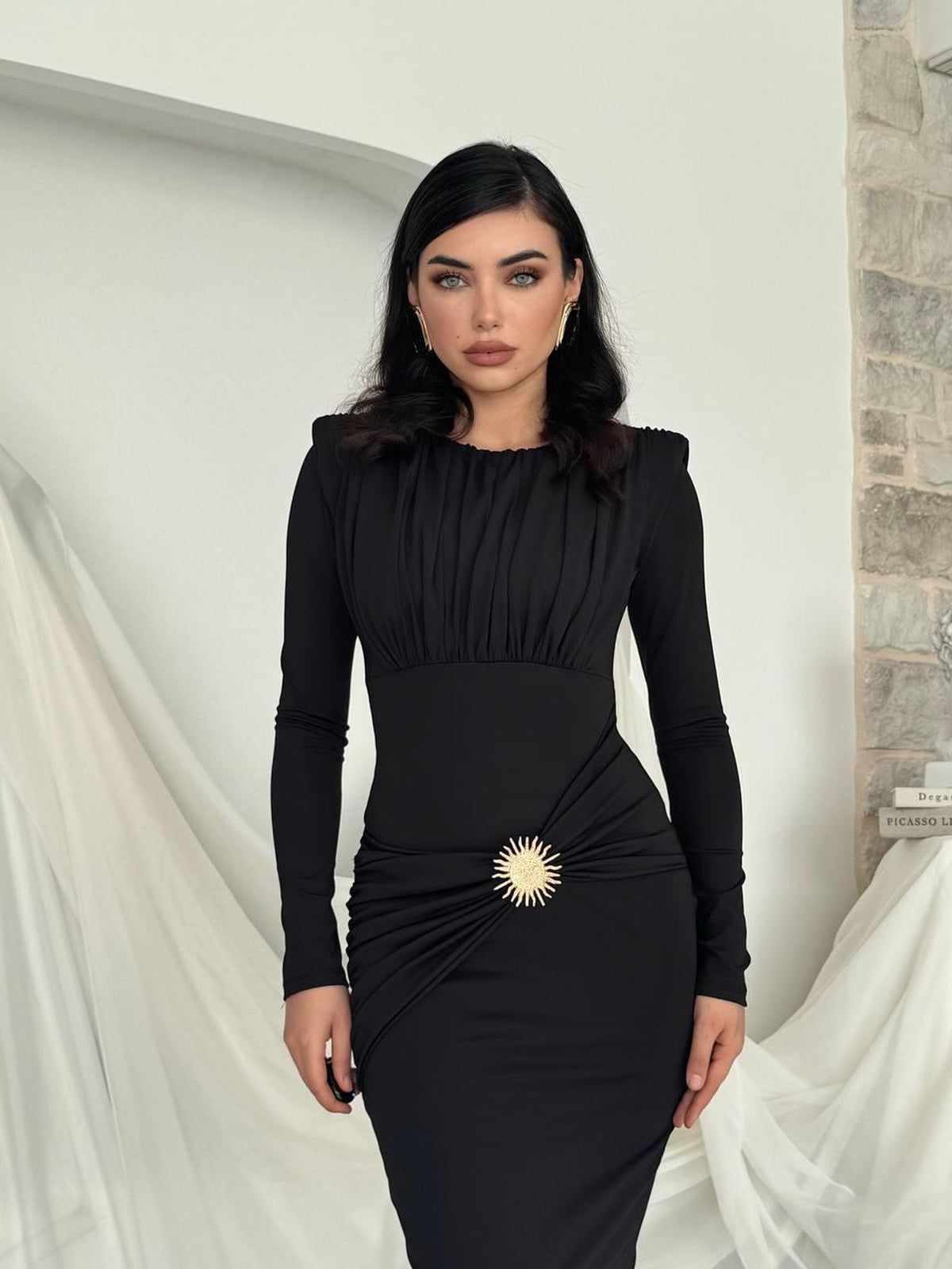 Rochie Riva cu detalii broșă