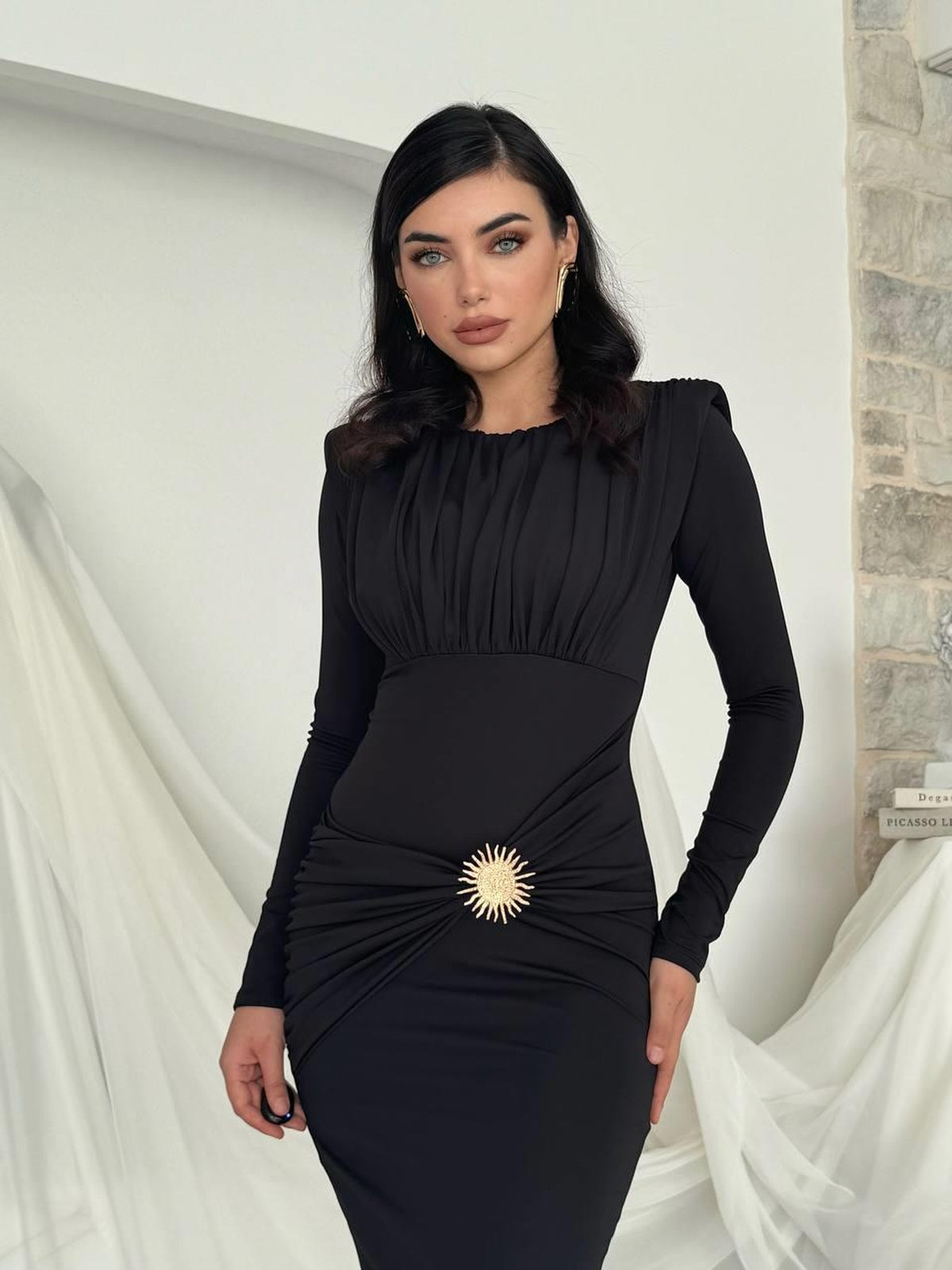 Rochie Riva cu detalii broșă