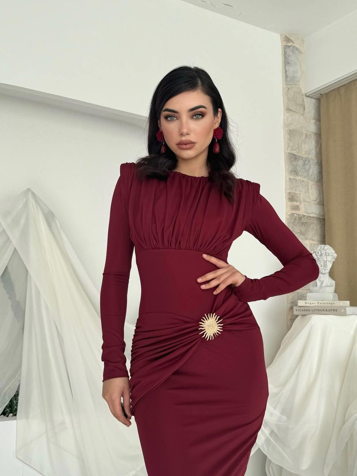 Rochie Riva cu Detalii Broșă