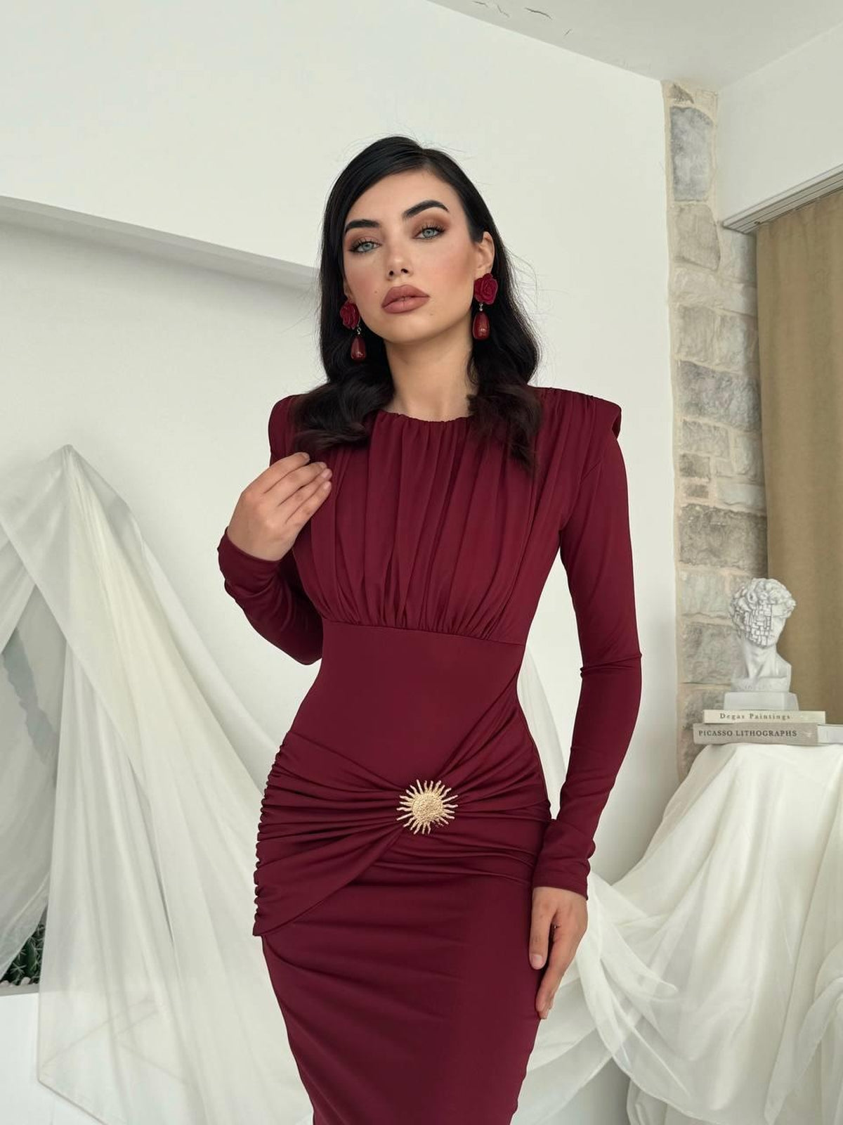 Rochie Riva cu Detalii Broșă