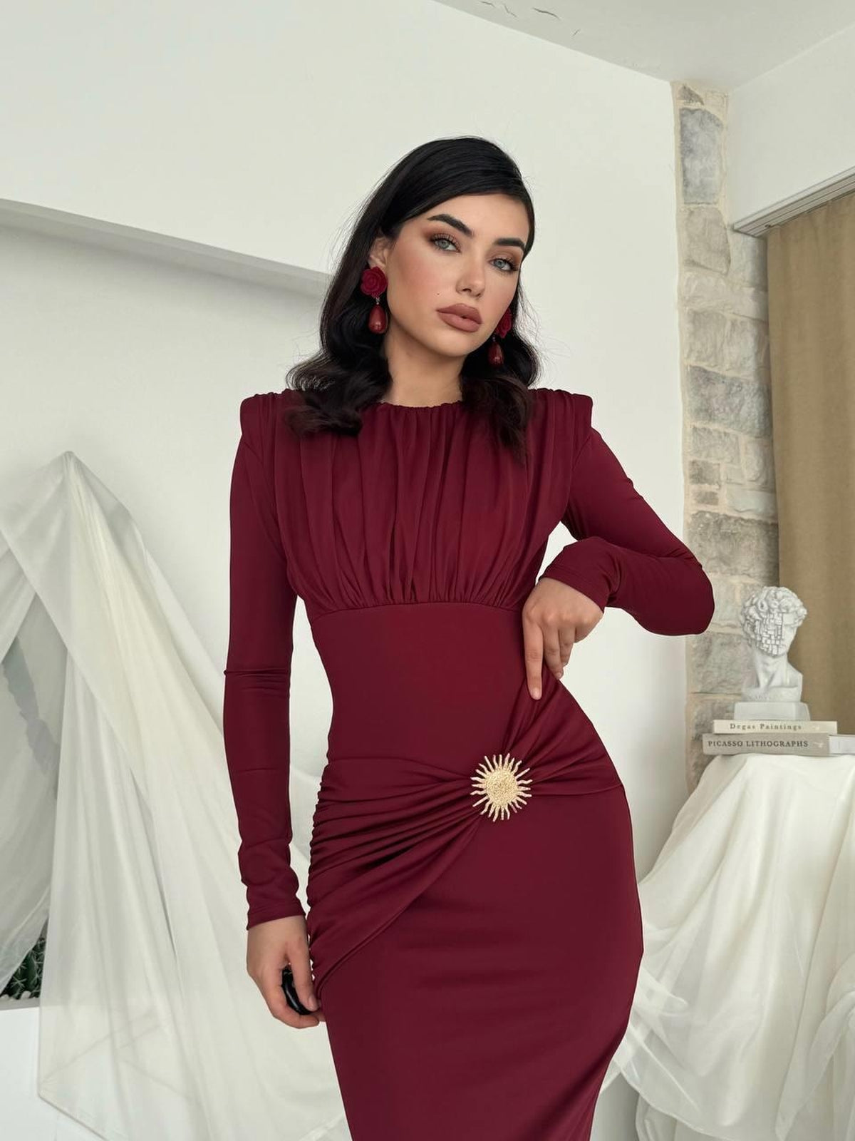 Rochie Riva cu Detalii Broșă