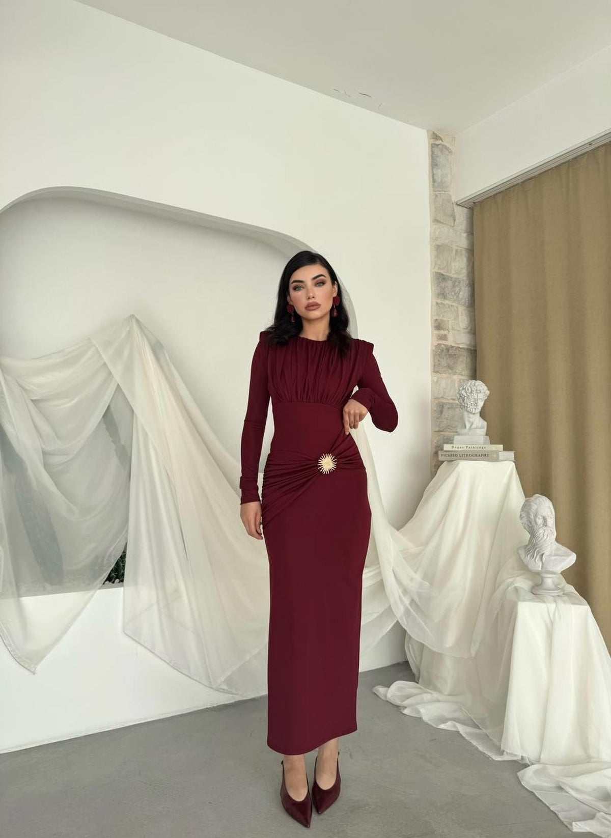 Rochie Riva cu Detalii Broșă