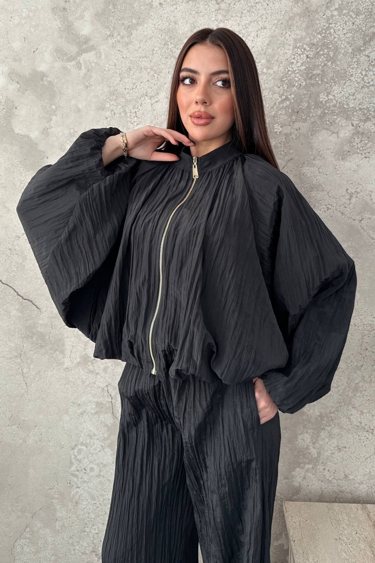 Set negru din două piese cu volane