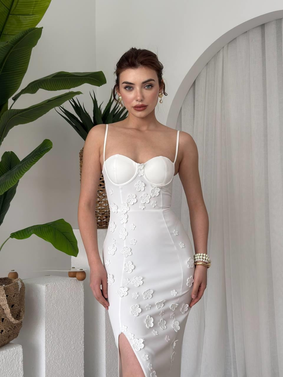 Rochie Stor cu Detalii de Trandafiri