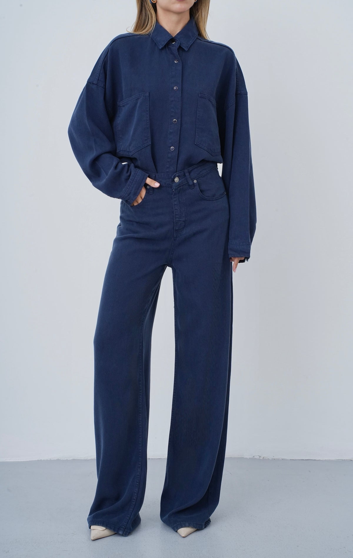 Çift Cepli Denim Gömlek ve Geniş Paça Pantolon Kadın Tencel Lacivert Takım