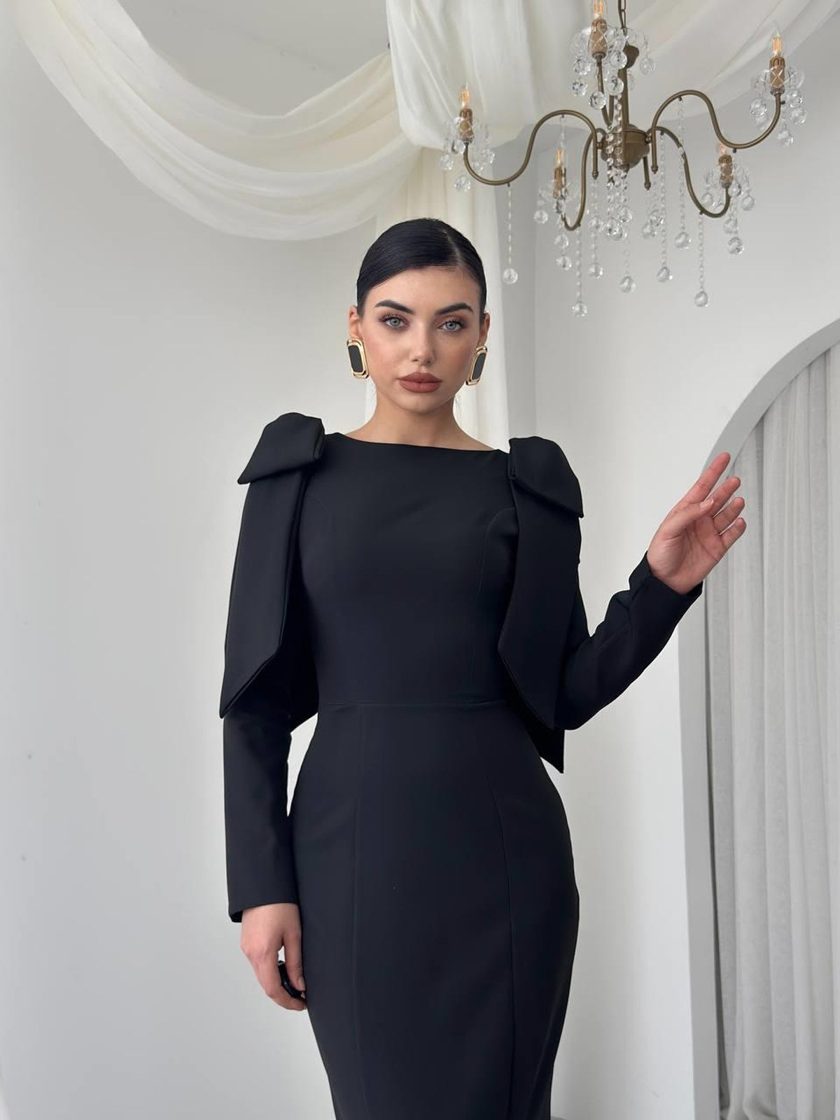 Rochie cu detalii șireturi și nasturi
