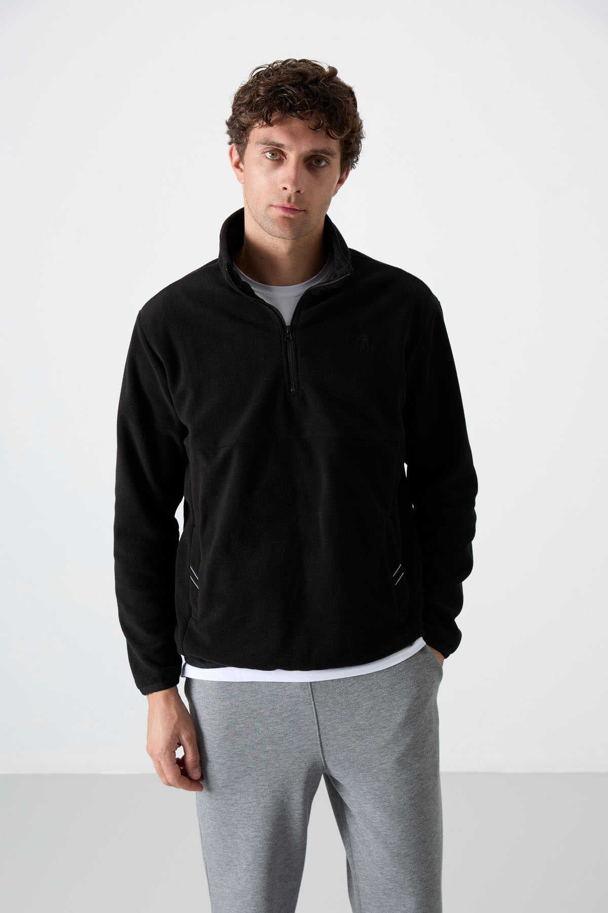 Hanorac din fleece pentru bărbați, cu guler înalt, croială slim fit și fermoar pe jumătate, Tommylife, negru, 87891
