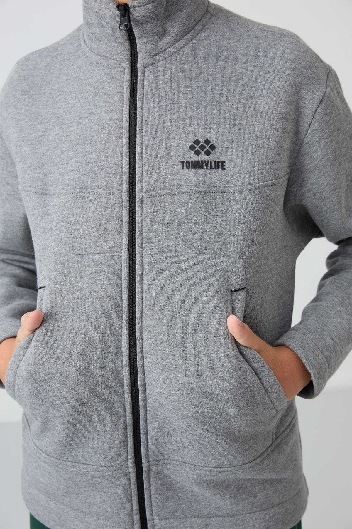 Hanorac Tommylife Wholesale pentru băieți, mărimea chelnerului, cu guler înalt, croială standard, 11245, gri melanj