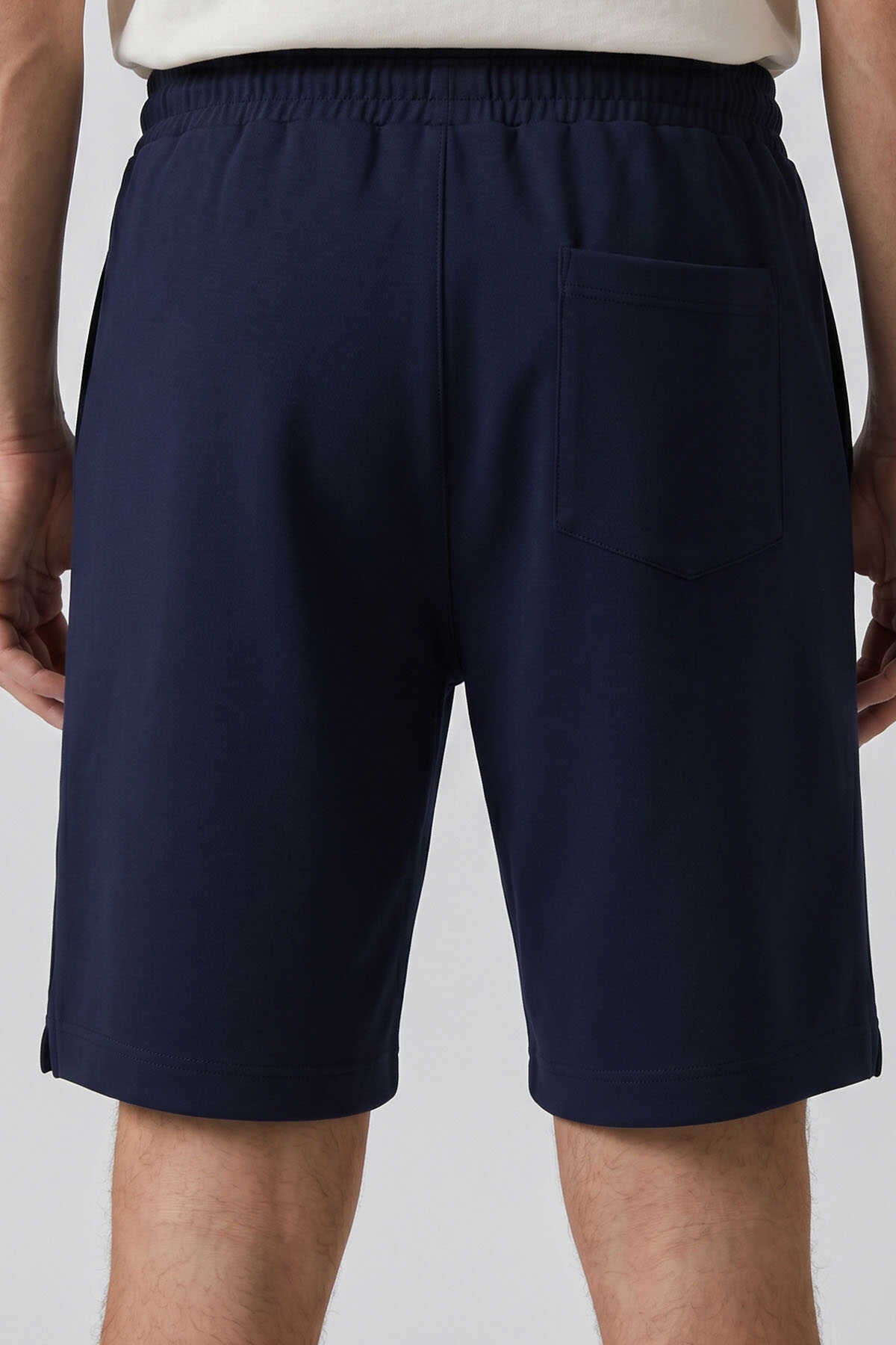 Pantaloni scurți bărbați Tommylife Wholesale, bleumarin, croială standard, cu buzunare la spate - 81314