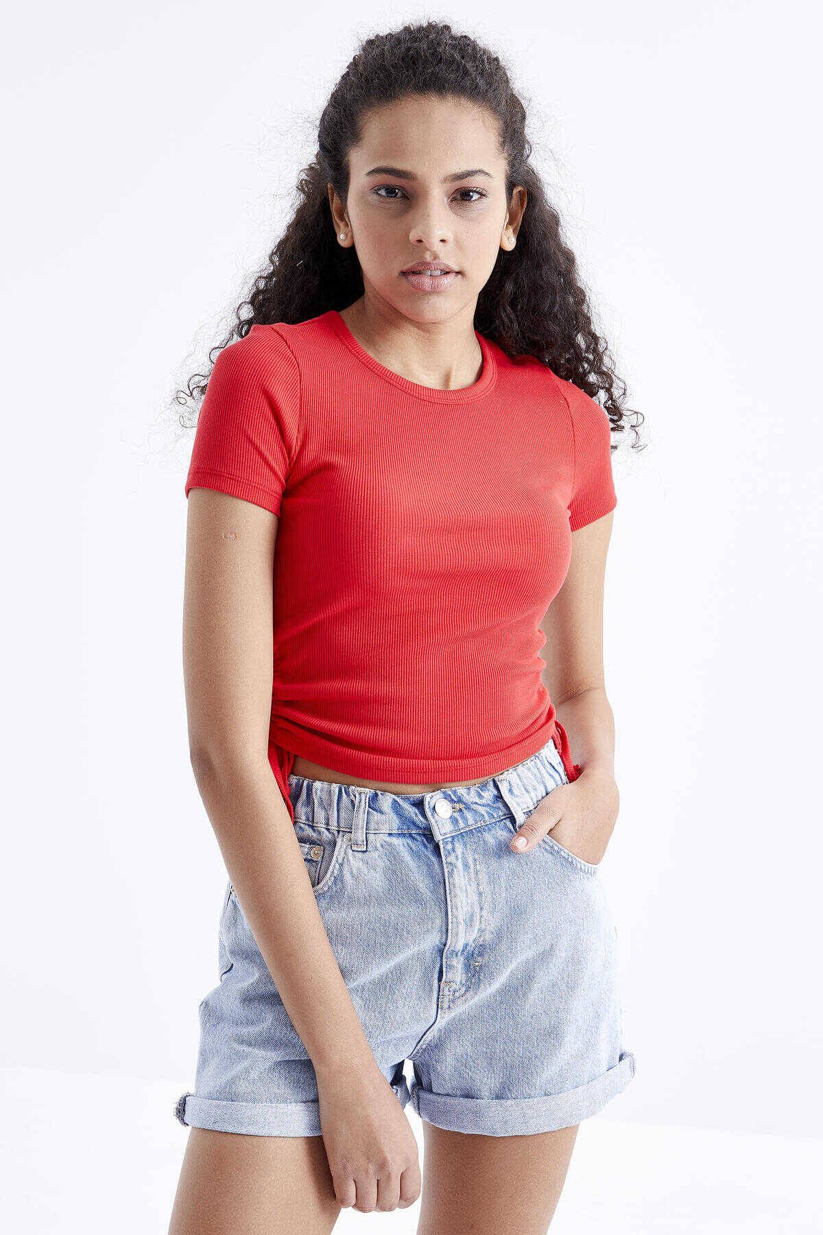 Tommylife Wholesale Pomegranate Blossom Basic Ruched Side Crew Neck Women's Crop Top T-Shirt - 97203