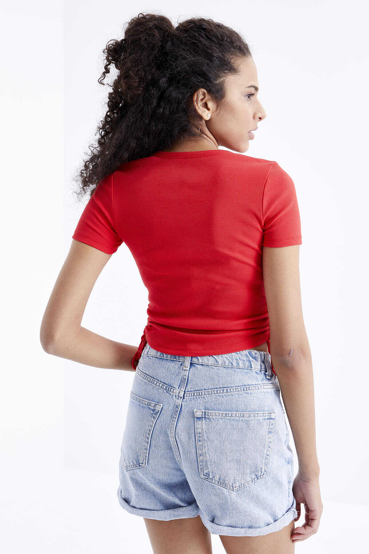 Tommylife Wholesale Pomegranate Blossom Basic Ruched Side Crew Neck Women's Crop Top T-Shirt - 97203