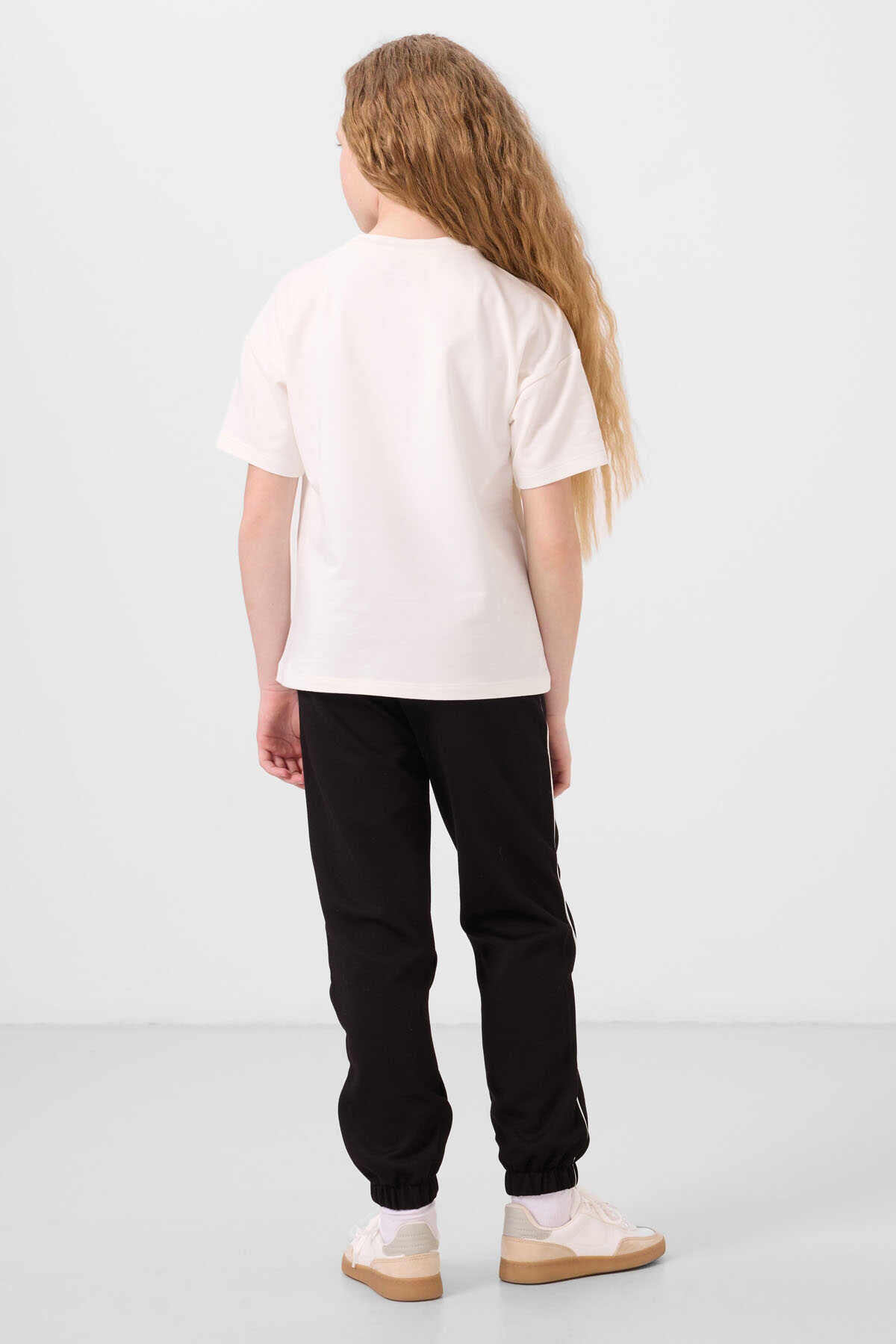 Tommylife Toptan O Yaka Baskılı Lastik Paçalı Standart Fit Kız Çocuk Eşofman Takım 75186 Ekru Siyah