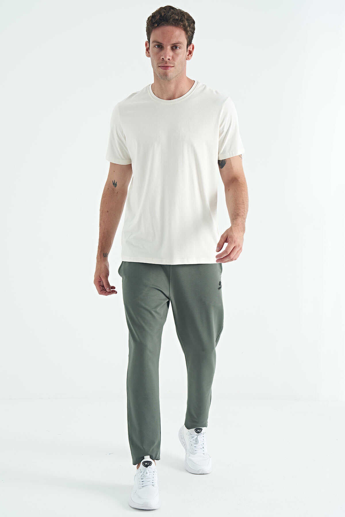 Tricou bărbătesc Tommylife Wholesale cu guler rotund, croială standard, model simplu, 87911, ecru