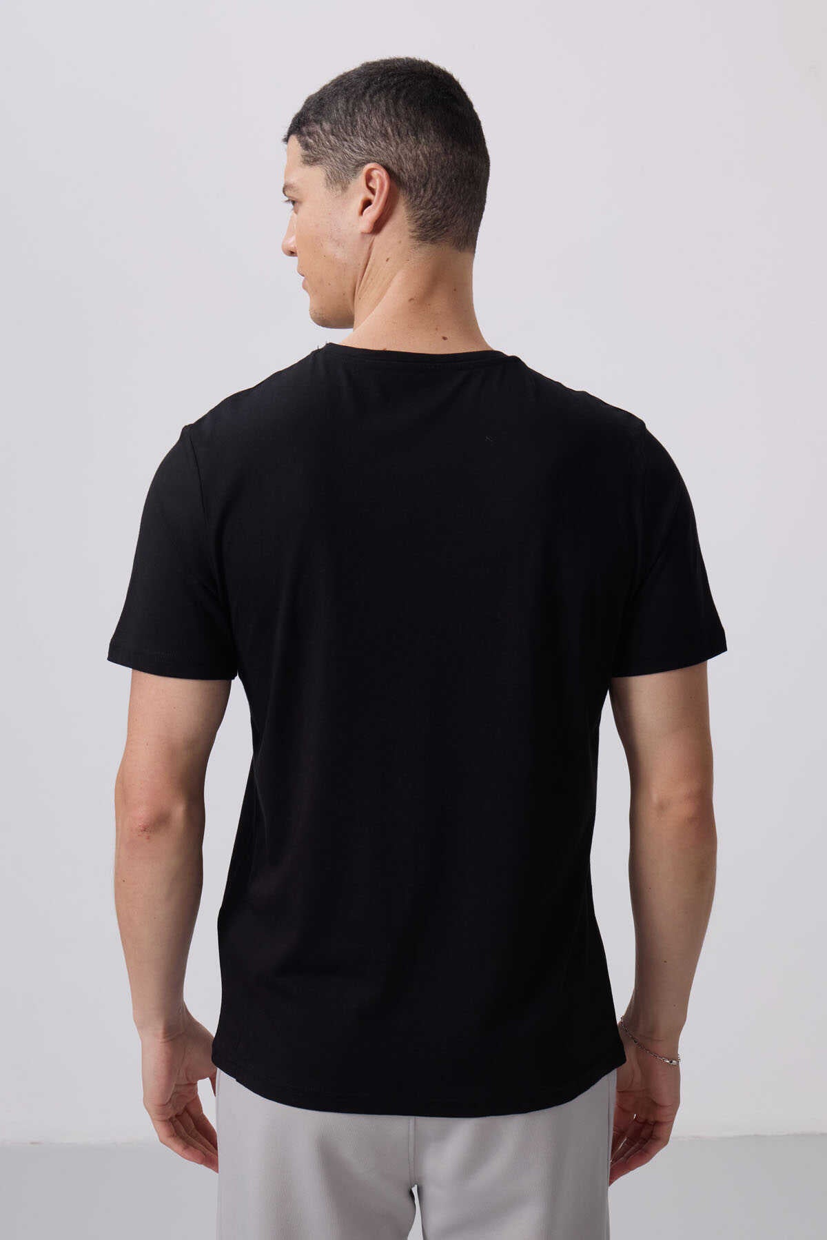 Tricou bărbătesc Tommylife Wholesale cu guler rotund, croială standard, de bază, 87911, negru