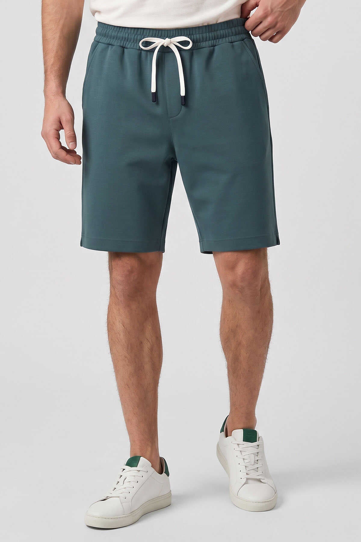 Pantaloni scurți bărbătești Tommylife Wholesale, verde pădure, croială standard, de bază, cu buzunare la spate - 81314
