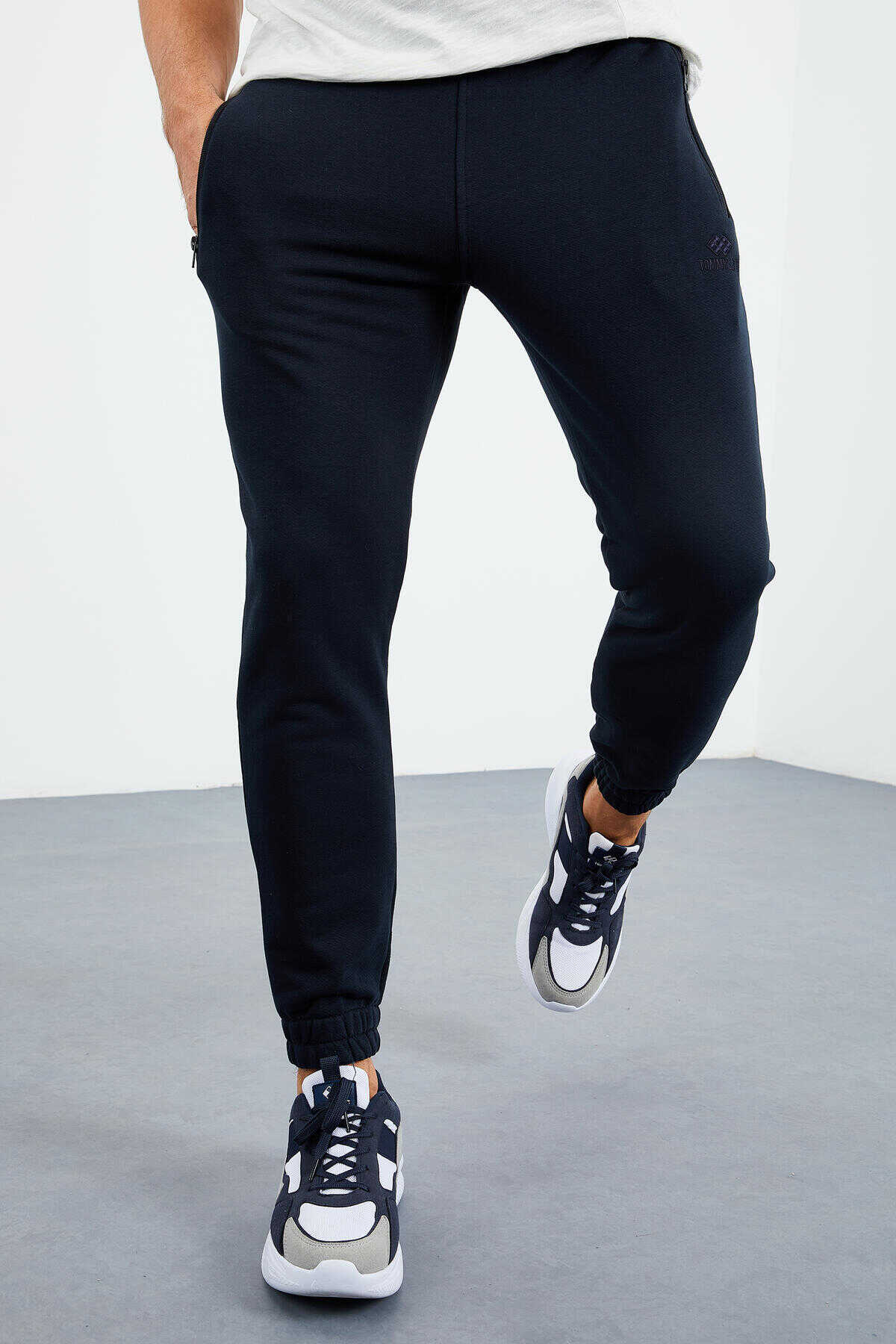 Pantaloni de trening pentru bărbați Tommylife Wholesale Relaxed Fit Jogger 84856 Bleumarin