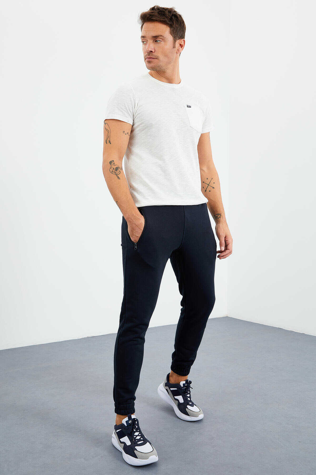 Pantaloni de trening pentru bărbați Tommylife Wholesale Relaxed Fit Jogger 84856 Bleumarin