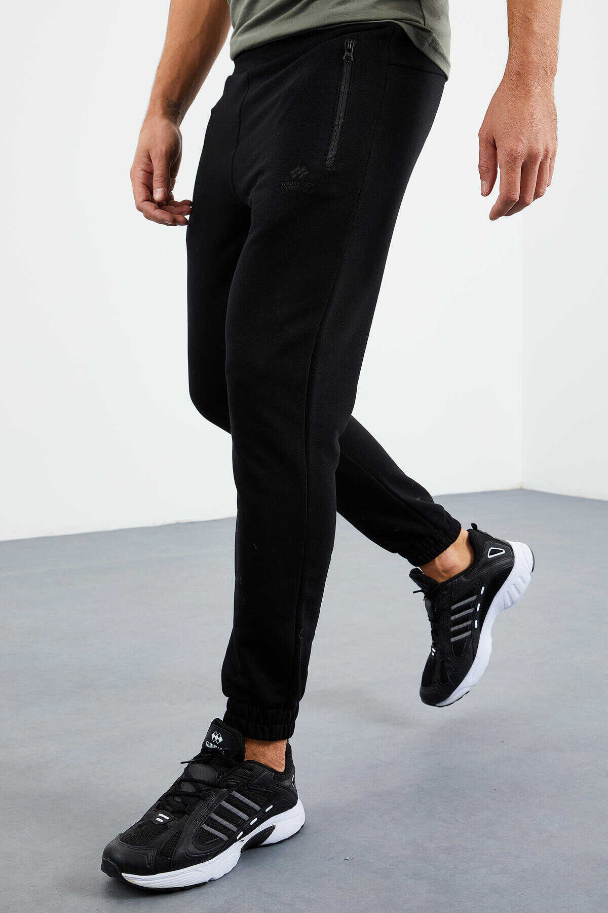 Pantaloni de trening Tommylife Wholesale Casual Fit Jogger pentru bărbați 84856 Negru