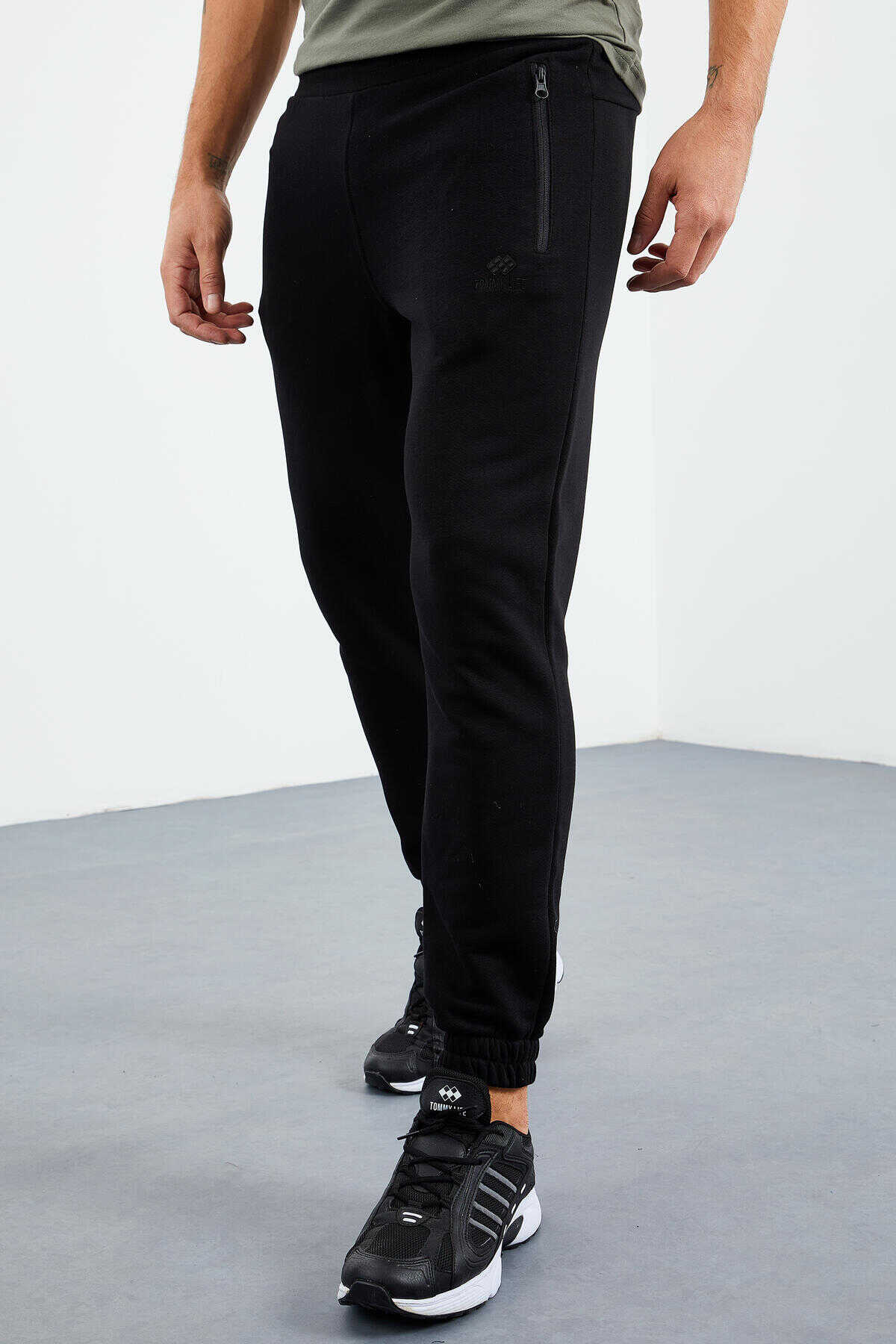 Pantaloni de trening Tommylife Wholesale Casual Fit Jogger pentru bărbați 84856 Negru