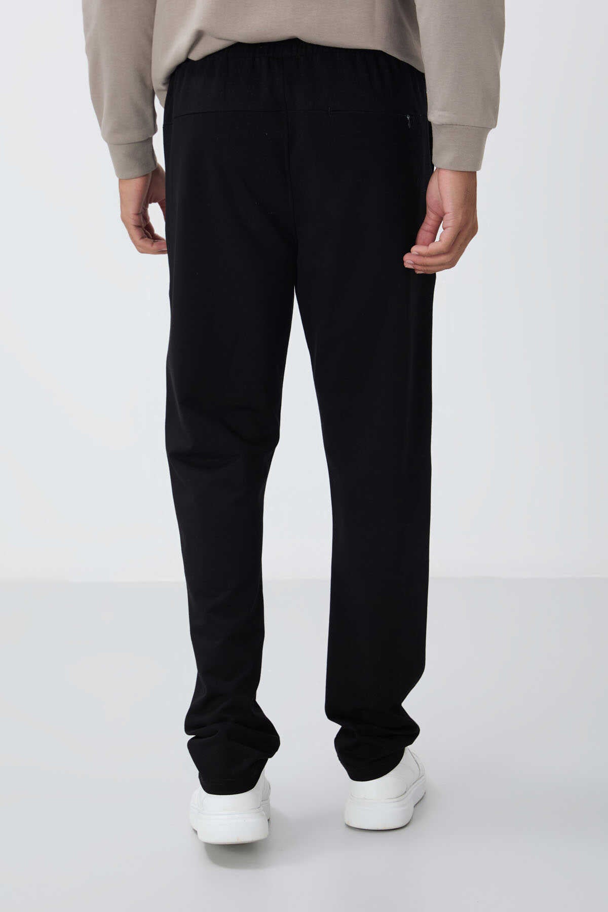 Pantaloni de trening negri pentru bărbați, cu croială standard și șnur, cu buzunare, Tommylife Wholesale - 84682