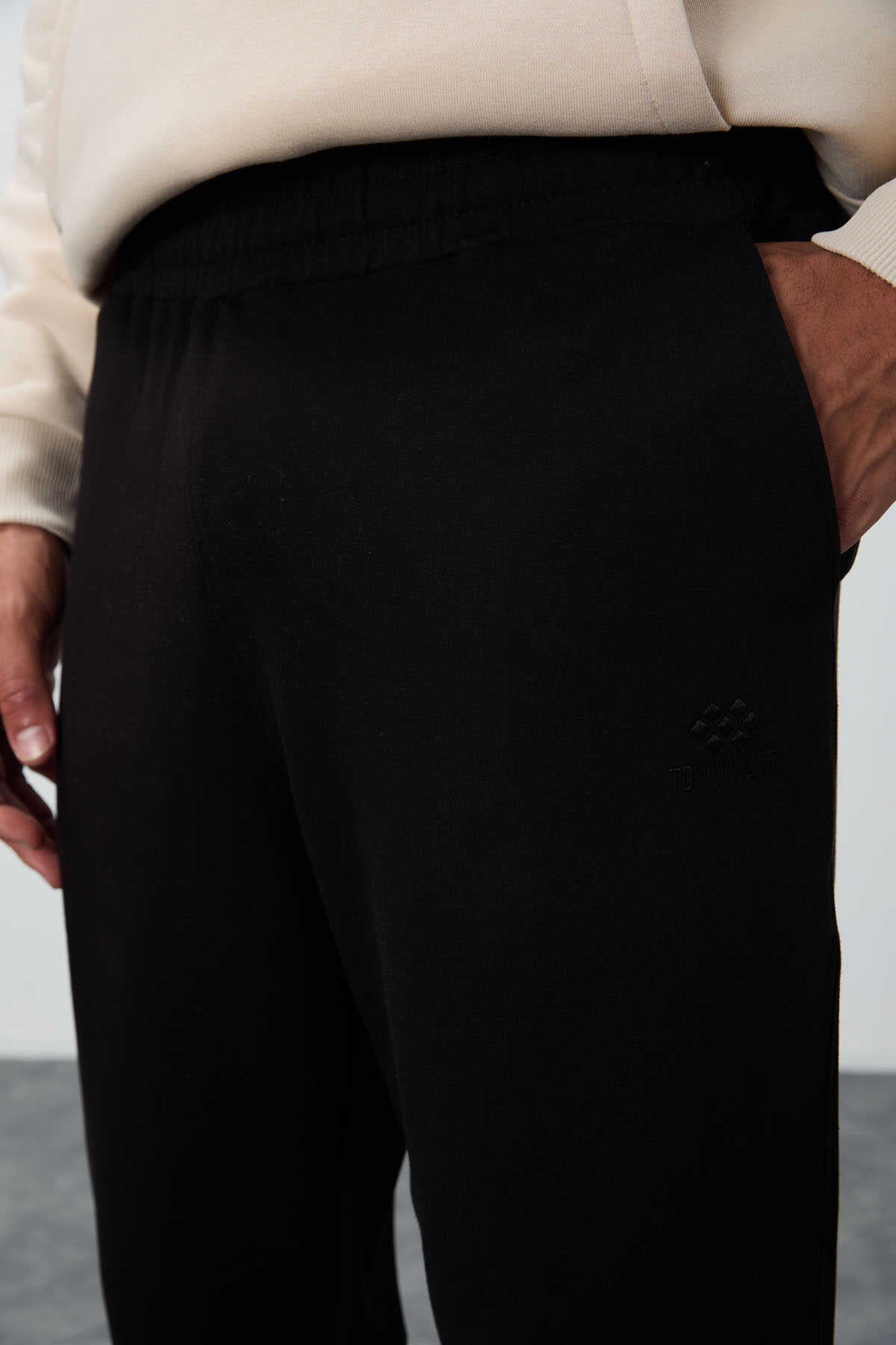 Tommylife Wholesale Black Classic Pocketed Standard Fit Cuffed Men's Sweatpants - 84652